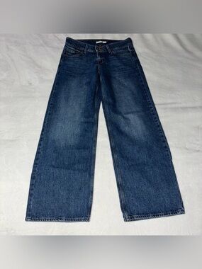 ••• SOLD ••• Like New Levi’s Super Low Wide leg Mid-Wash Women’s Size 29 Jeans